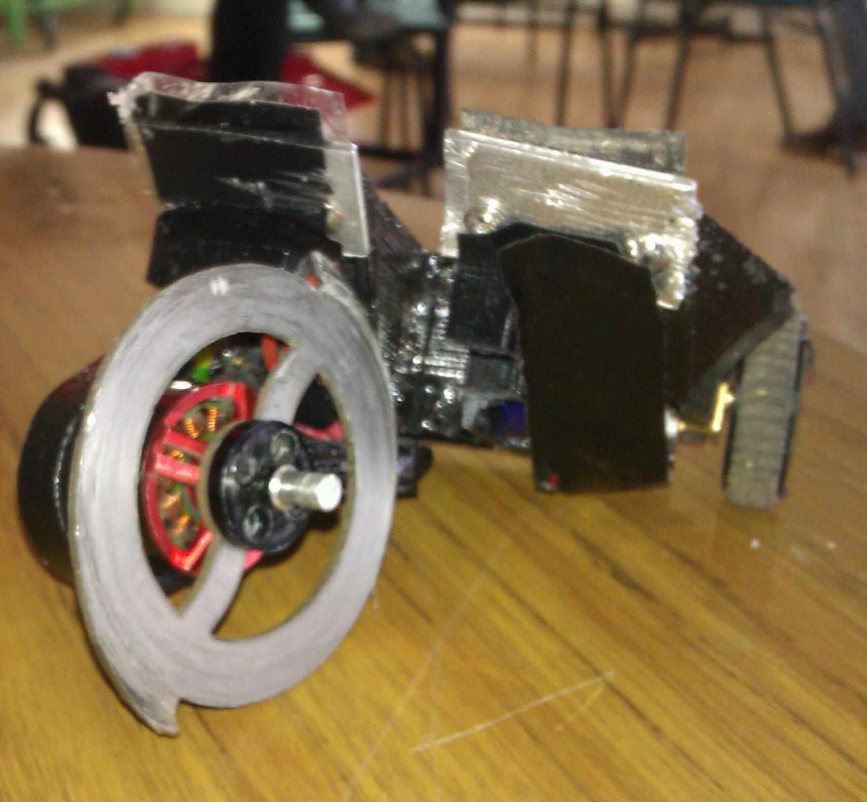 ant weight robot with spinning disk weapon 